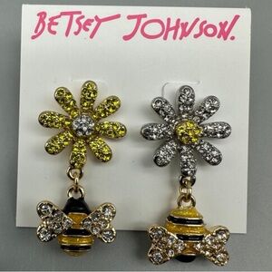 BETSEY JOHNSON Ooh A Daisy Flower Blossom & Bumblebee Dangle Earrings NEW NWT